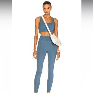 Bandier LeOre Bari Twist Back Bra & long pocket leggings 2pc set Blue XS 0/2